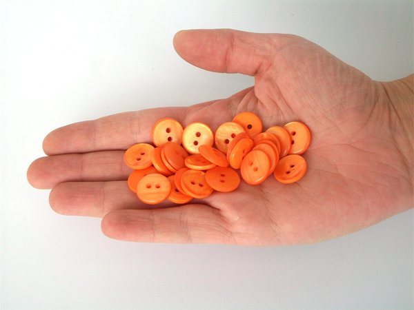 Knöpfe orange 25 Stück - 1,5cm aus Kunststoff, Retro